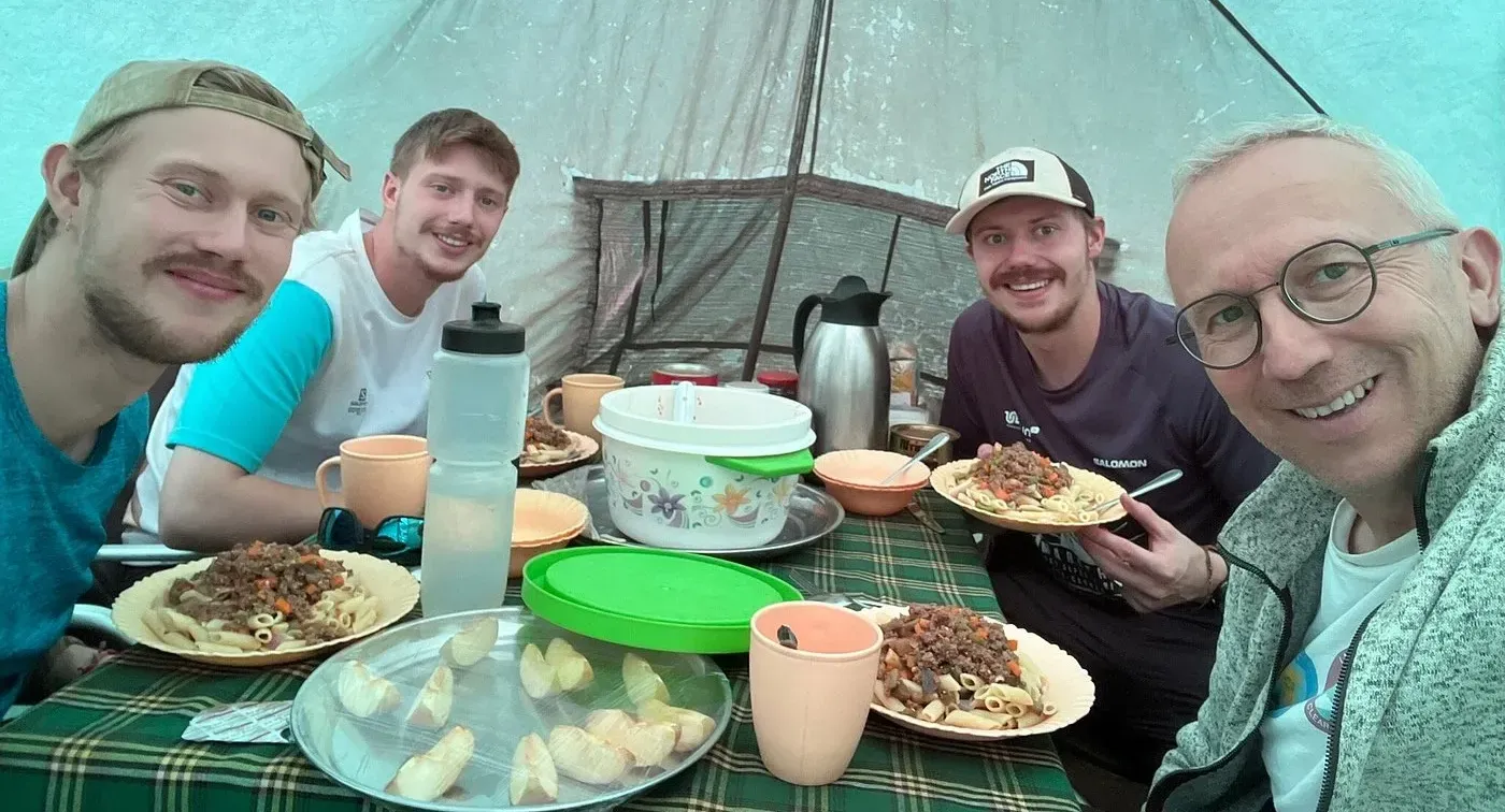 Clients eating food